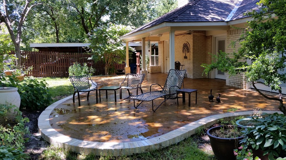 Inspiration for a mid-sized eclectic patio in Dallas.