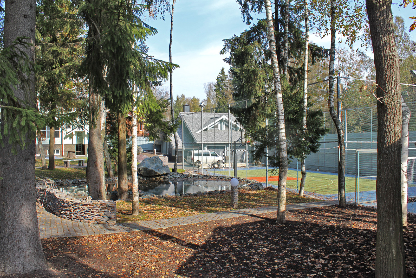 Под одной крышей