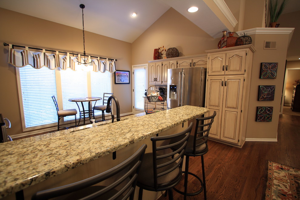 Transitional kitchen photo in Kansas City