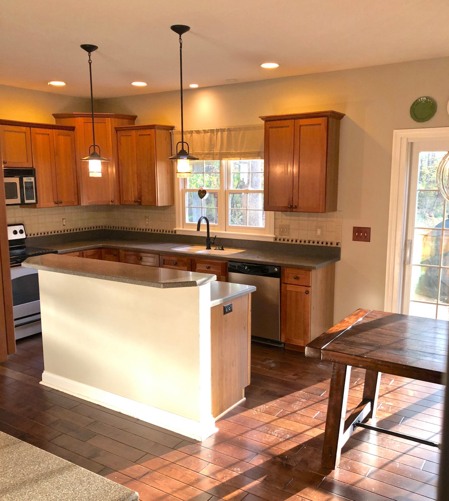 Transitional kitchen photo in Indianapolis