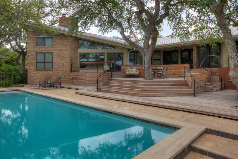 Inspiration for an expansive transitional backyard deck in Austin with no cover.