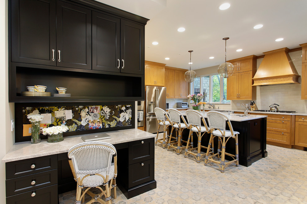 Transitional kitchen photo in Chicago