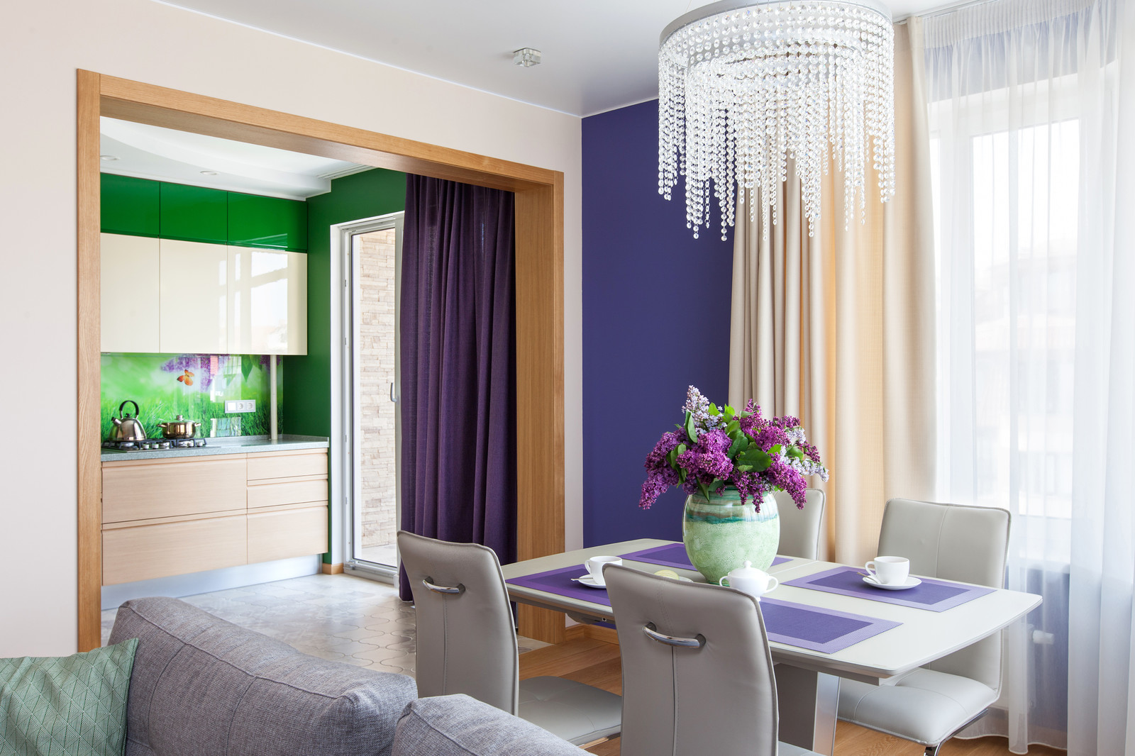 Квартира цвета ультрафиолет. Интерьер в цвете 2018 года.