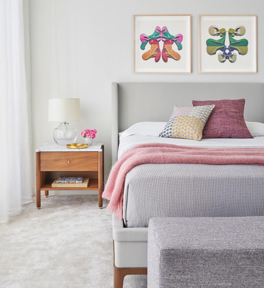 Imagen de dormitorio contemporáneo con paredes blancas, moqueta y suelo gris