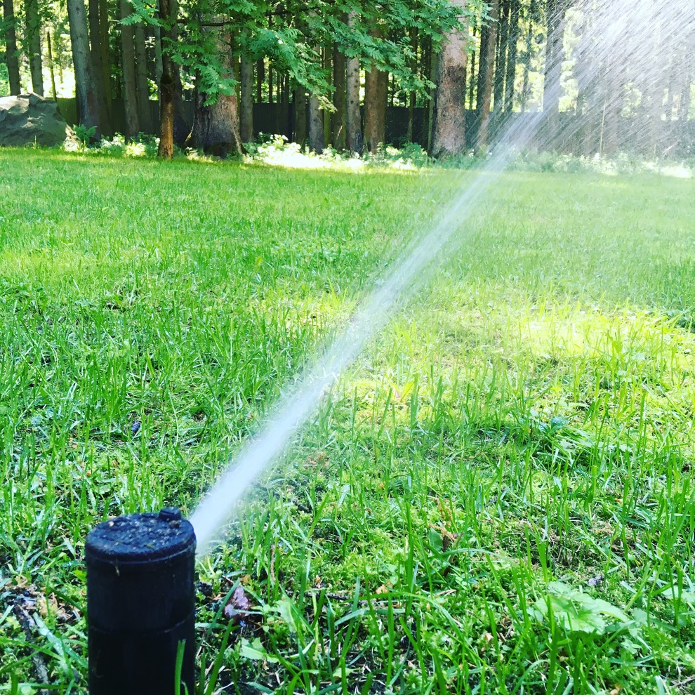 Автоматический полив - полив ротором  радиус до 15 метров