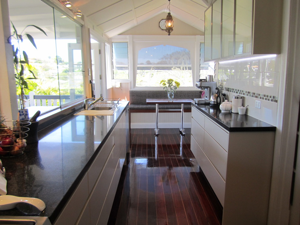 Design ideas for a contemporary kitchen in Brisbane.