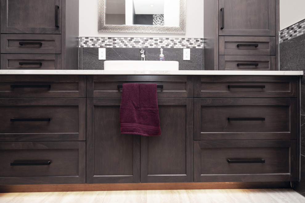 Bathroom - transitional bathroom idea