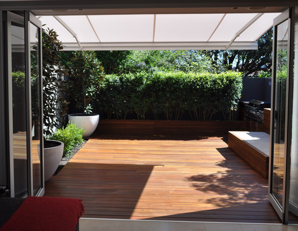 Design ideas for a modern patio in Sydney.