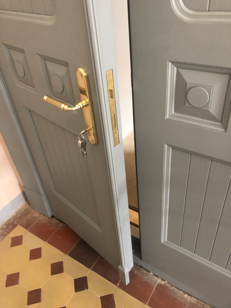 Историчсекие двери на Бронной