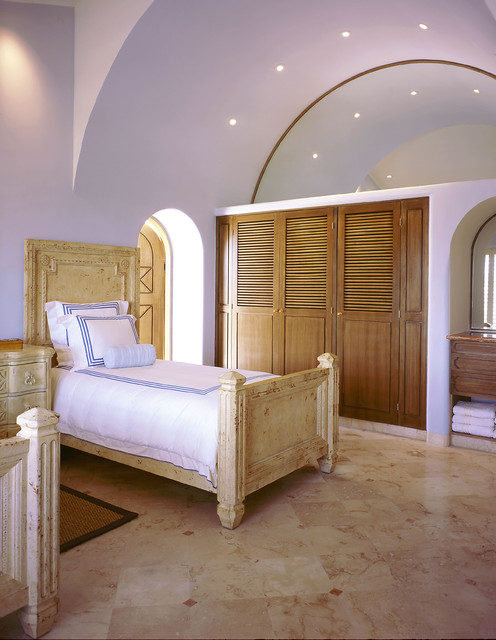 Guest Bedroom. mediterraneo-dormitorio