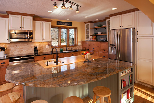 Large Apple Valley Kitchen klassisch-kueche