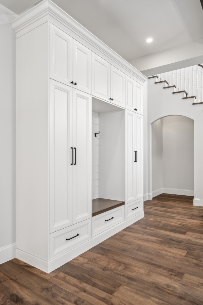 Example of a transitional entryway design in Calgary