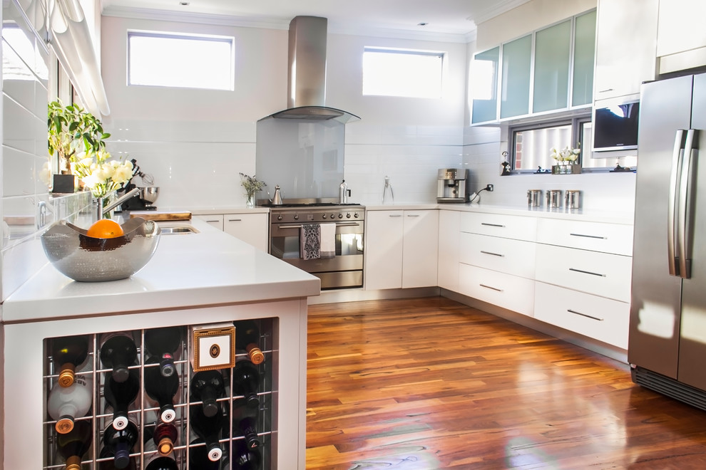 Photo of a transitional kitchen in Perth.