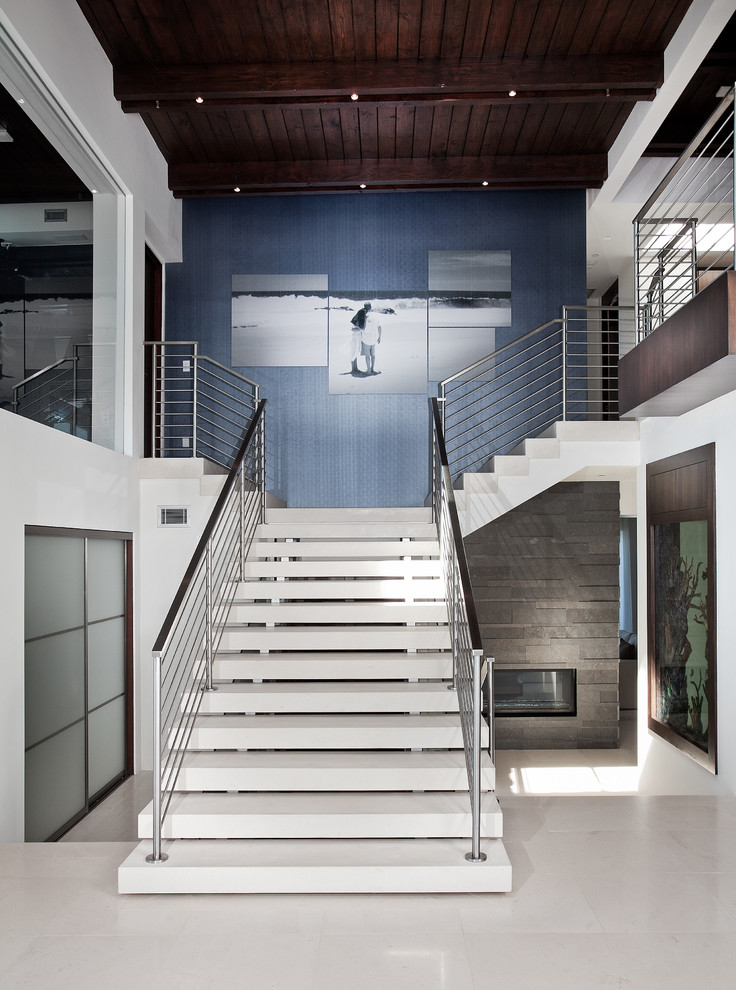 Design ideas for a contemporary staircase in Los Angeles with open risers.