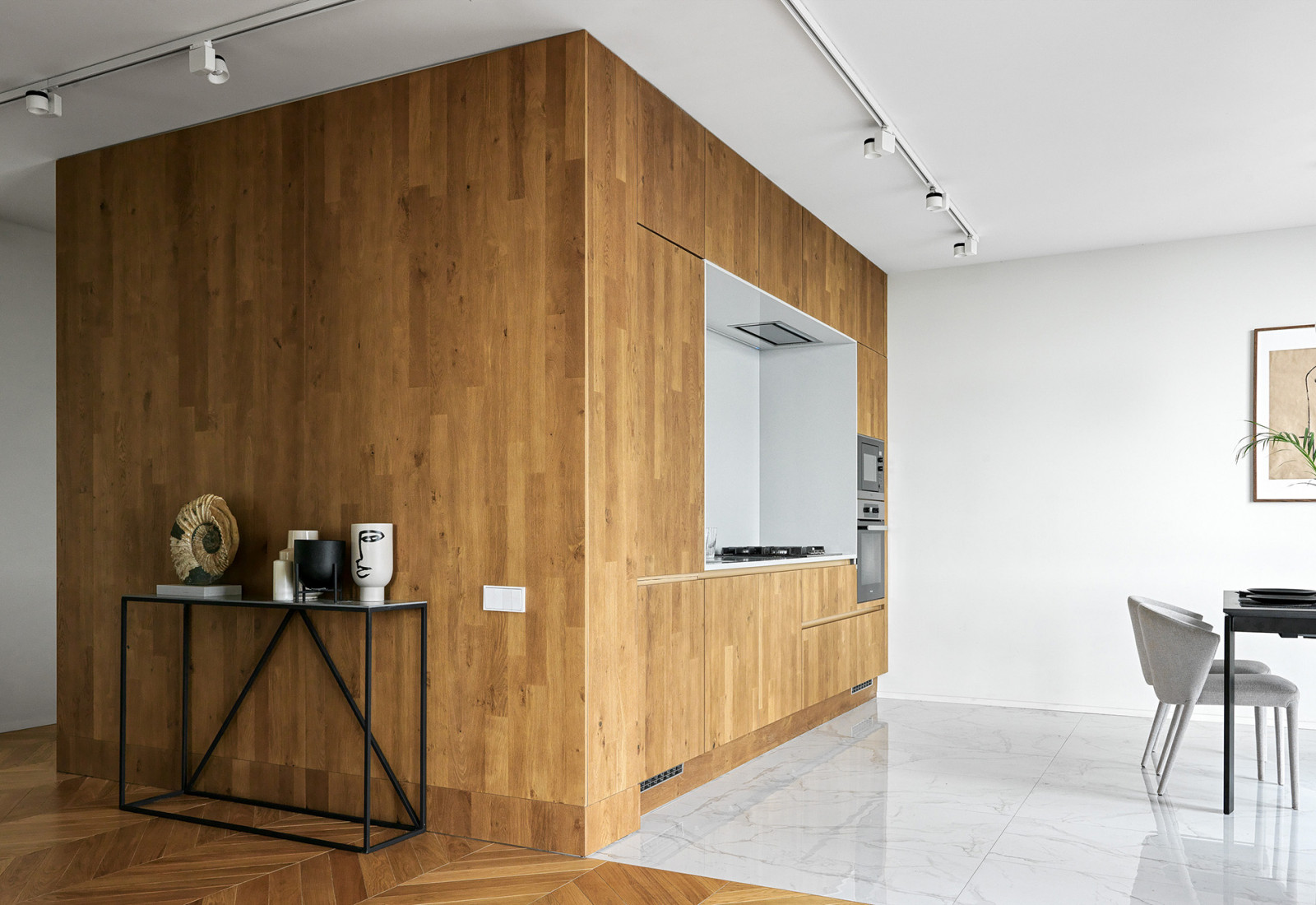 Seaside apartment with a sence of air