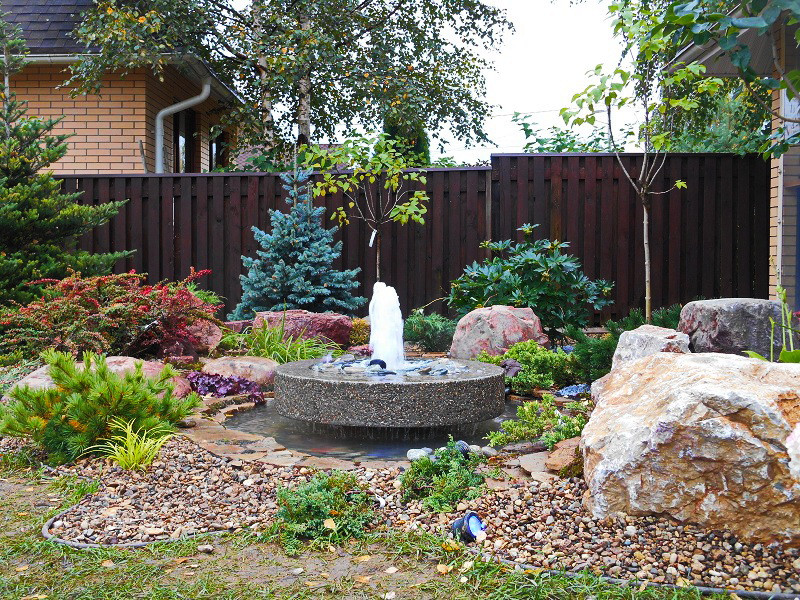 Мини-фонтан на даче