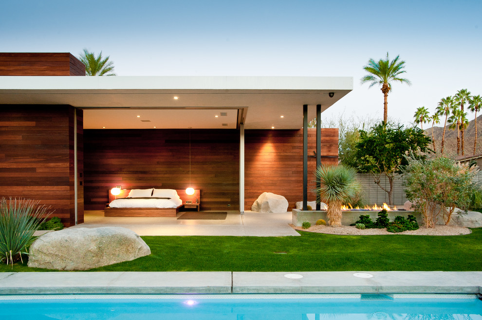 Photo of a modern master bedroom in Los Angeles.