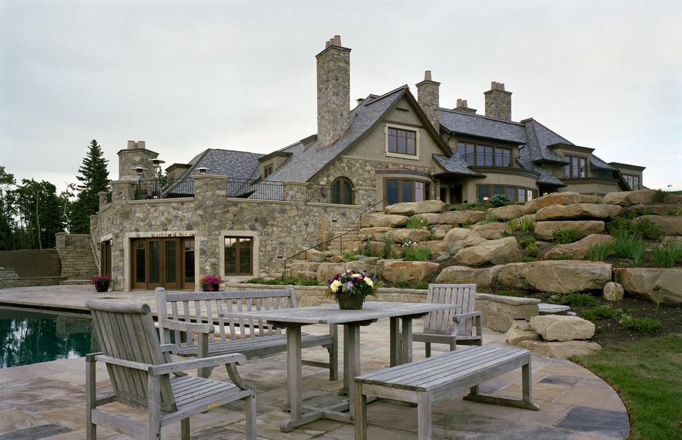 Inspiration for a traditional backyard garden in Calgary with natural stone pavers.