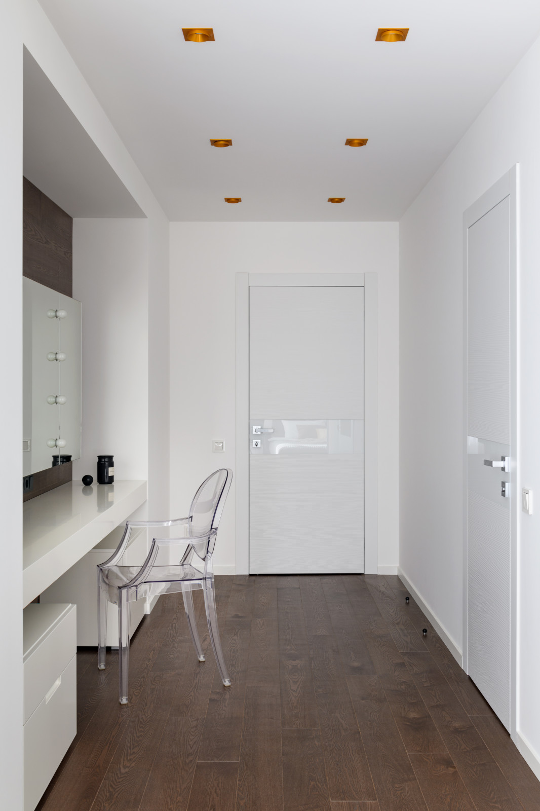 Стильная черно-белая квартира в Новосибирске