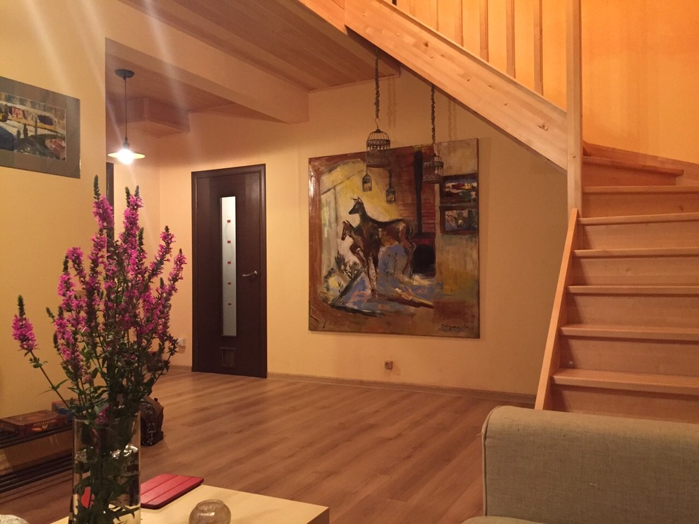 В интерьере загородного дома в лесу в Подмосковье