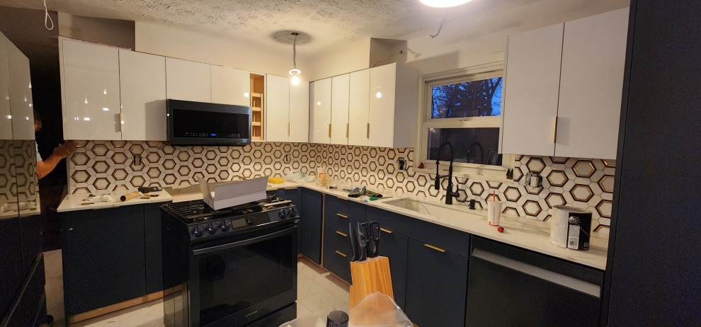 Kitchen - kitchen idea in Cincinnati