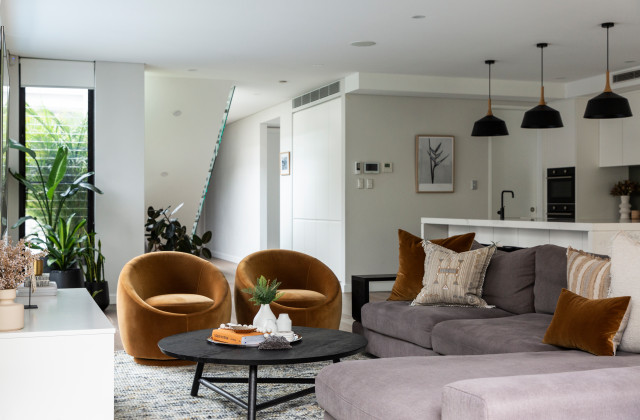 Dolls Point contemporary-vardagsrum