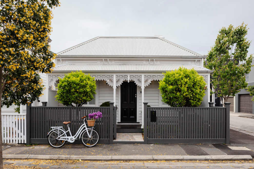 This is an example of a transitional exterior in Melbourne.