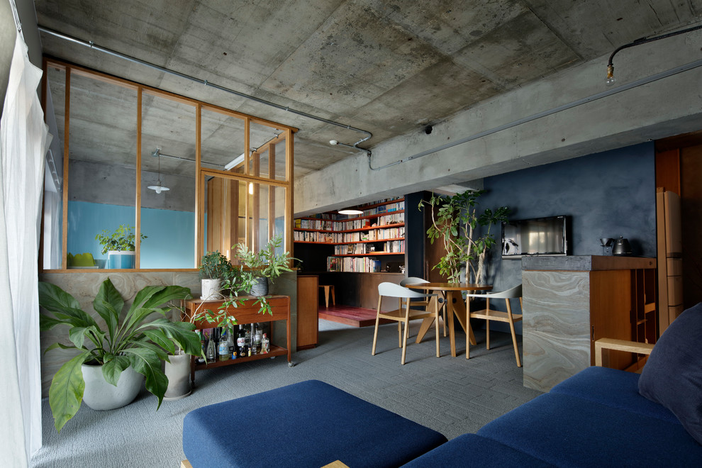 Photo of an industrial open concept living room in Tokyo Suburbs with grey walls, a wall-mounted tv, grey floor and carpet.