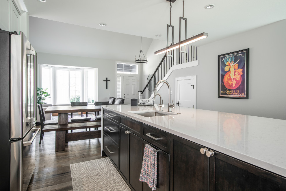 Example of a transitional home design design in Seattle