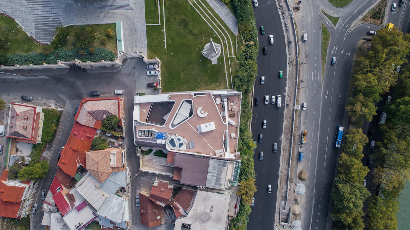Pipia Panorama residence in Tbilisi / J Mayer H