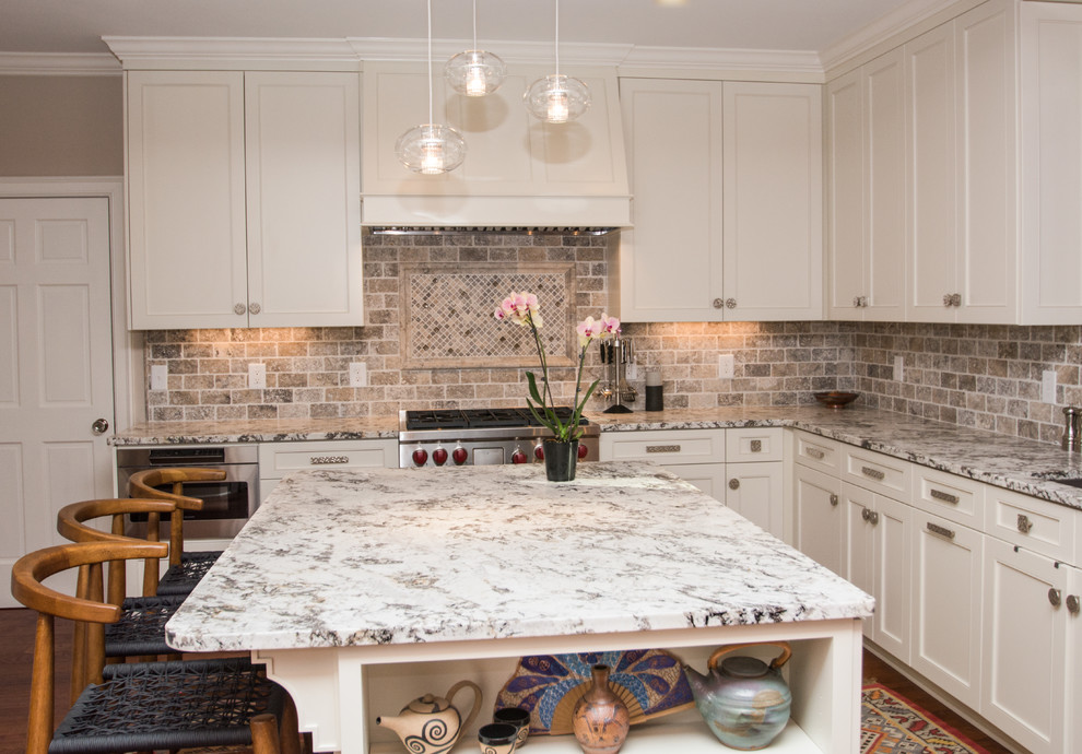 Kitchen - transitional kitchen idea in Charlotte