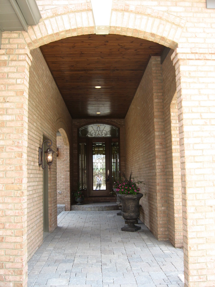 Transitional entryway photo in Cincinnati