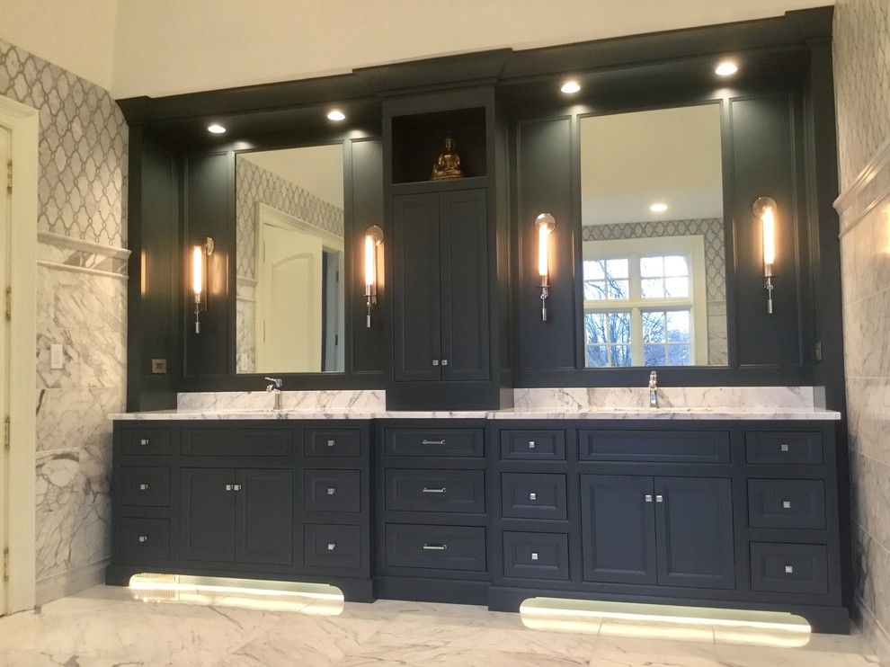 Bathroom - bathroom idea in Indianapolis