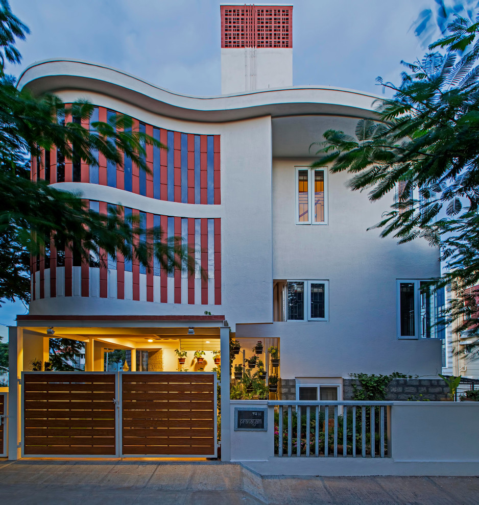 Immagine della villa grigia contemporanea a tre piani