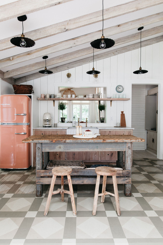 Kate Marker uses a Big Chill Slim and 30" Classic Range in Cottage Makeover - Chicago based designer Kate Marker mixed our Big Chill Slim fridge in custom color Beige Red (#3012) and a 30” Classic Range in White with brass trim at the Leo Cottage in Union Pier, Michigan.   

Design Credit: @katemarkerinteriors @leocottage 
Photographer: @margaretrajic