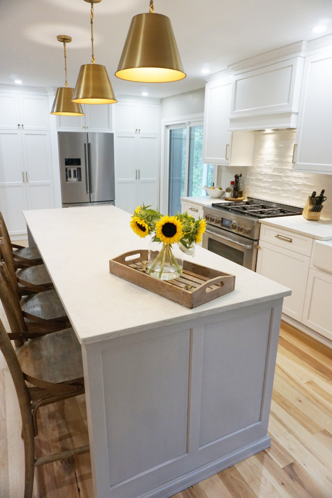 Kitchen - transitional kitchen idea