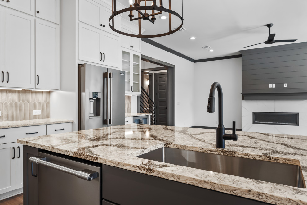 Kitchen - transitional kitchen idea in Miami