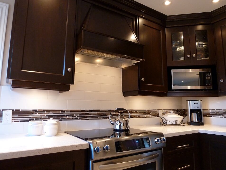 Example of a transitional porcelain tile and beige floor eat-in kitchen design in Toronto with a double-bowl sink, shaker cabinets, dark wood cabinets, quartz countertops, white backsplash, subway tile backsplash, stainless steel appliances and white countertops