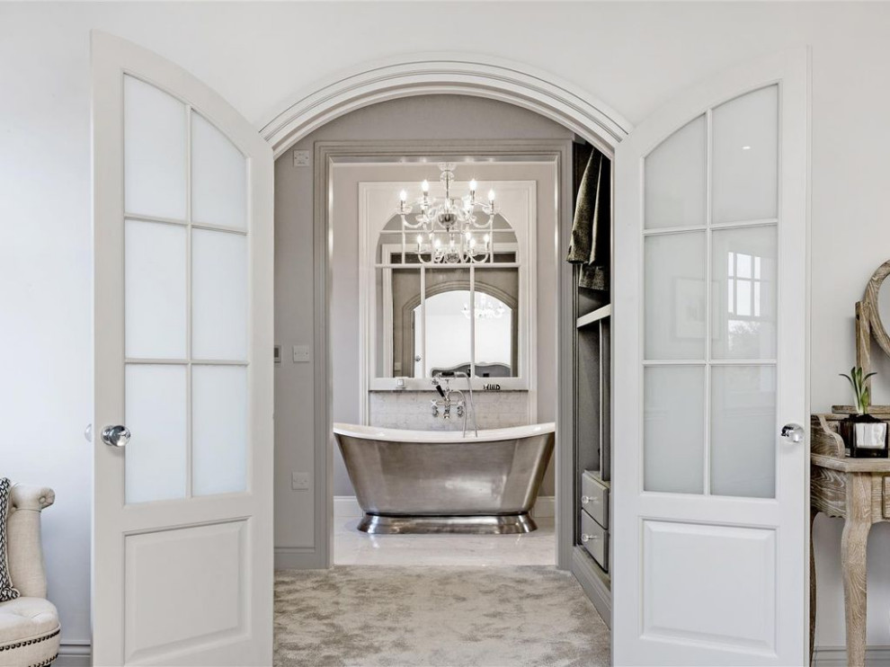 Стильный дизайн: ванная комната среднего размера в стиле кантри - последний тренд