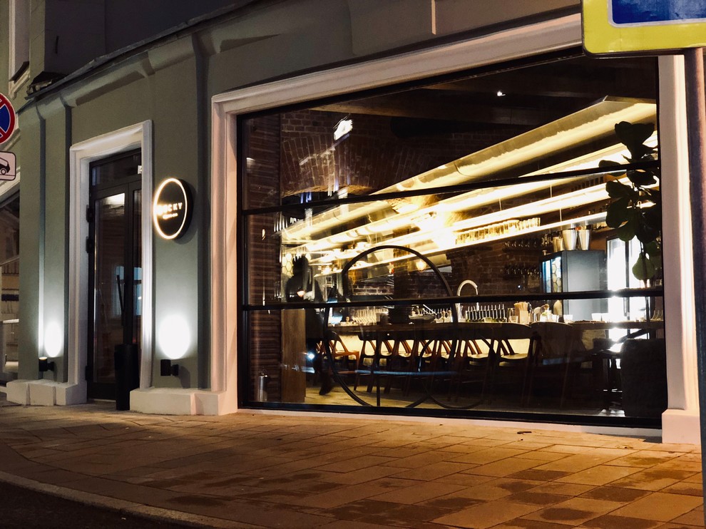 Самые большие в России гильотинные подъемные окна