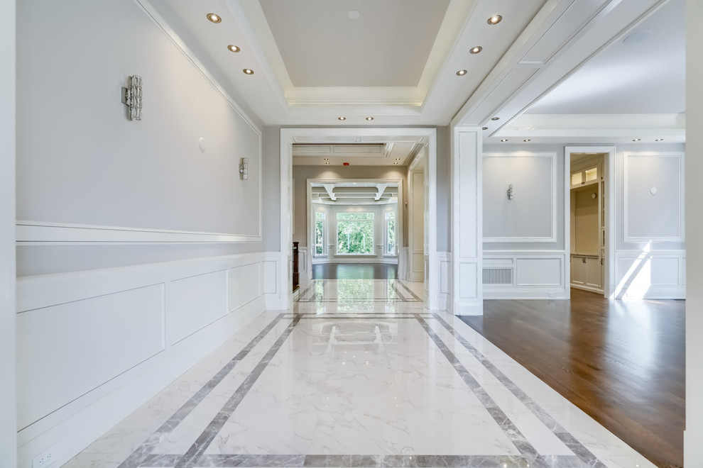 Inspiration for a transitional home design remodel in Toronto