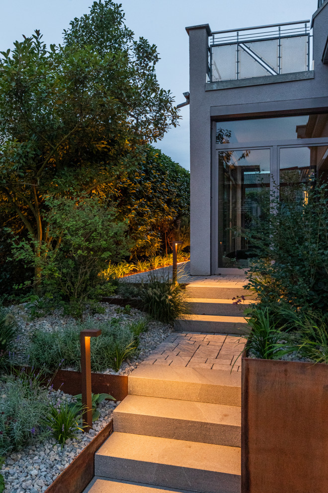 Gartenbeleuchtung 3.0 Beispiel eines Hausgartens mit Naturpool