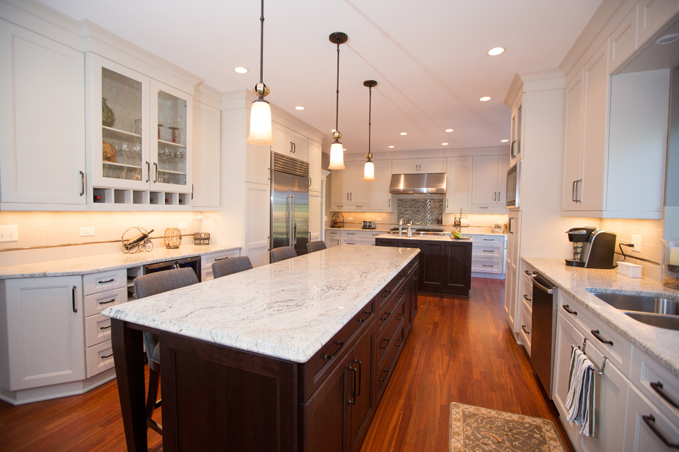 Transitional kitchen photo in Chicago