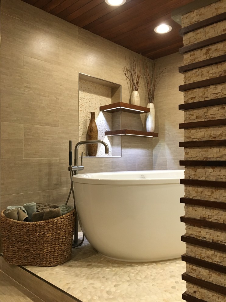 Design ideas for an asian bathroom in Tampa.