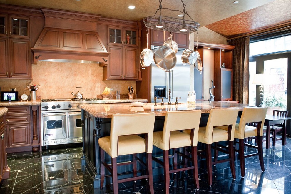 Example of a transitional kitchen design in Chicago