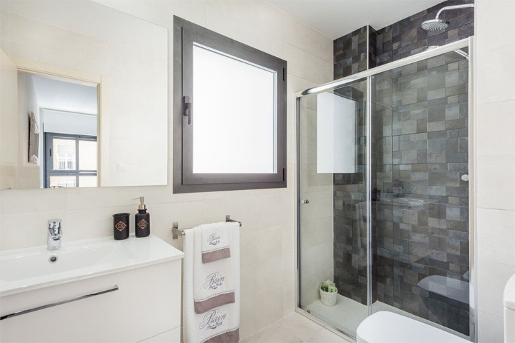 Piso Piloto para Promoción Finca Peralta Modern Bathroom Malaga