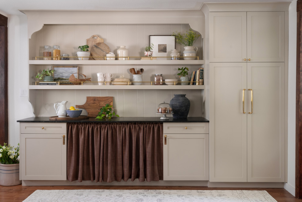 Example of a farmhouse home bar design