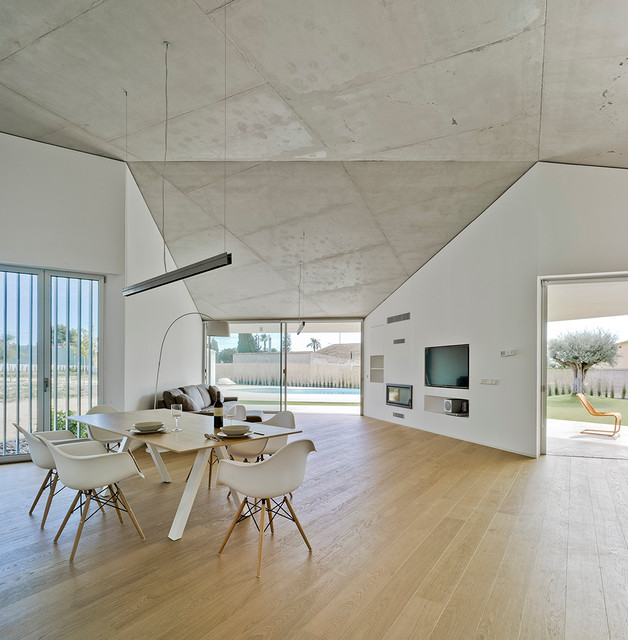 Casa Matola contemporaneo-sala-da-pranzo