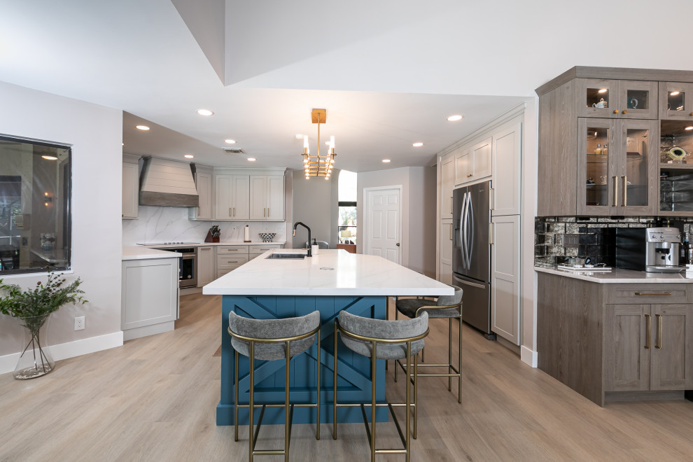 Home design - transitional home design idea in Miami