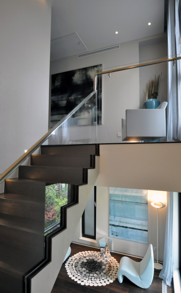 Große Moderne Treppe in Sonstige